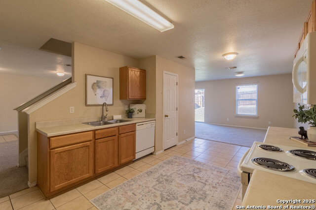 Listing photo id 4 for 6319 Wild Flower Way