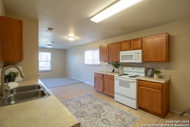 Listing photo id 5 for 6319 Wild Flower Way