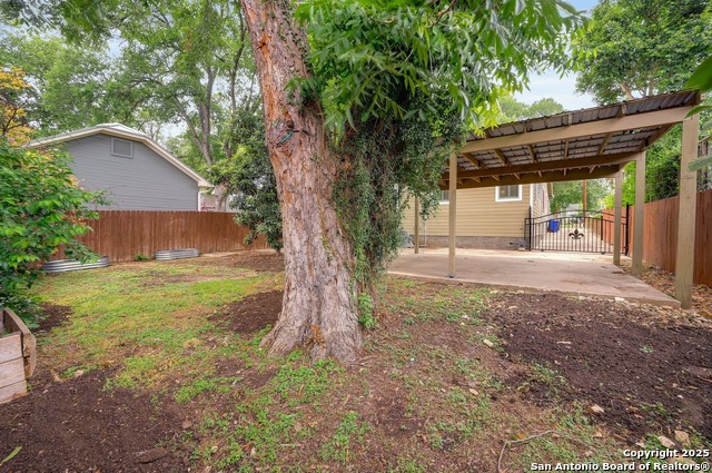Image 27 of 32 For 522 Huisache E