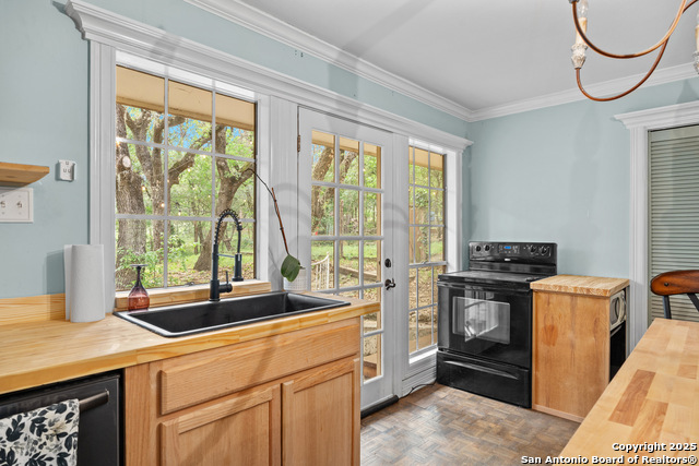 Listing photo id 9 for 24159 Boerne Stage Rd