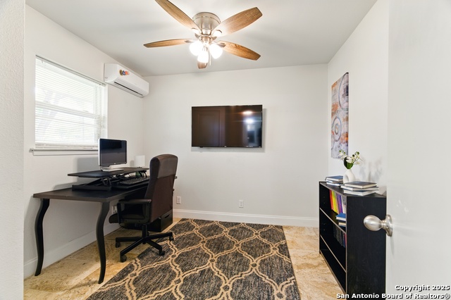 Listing photo id 8 for 614 Moorside Dr
