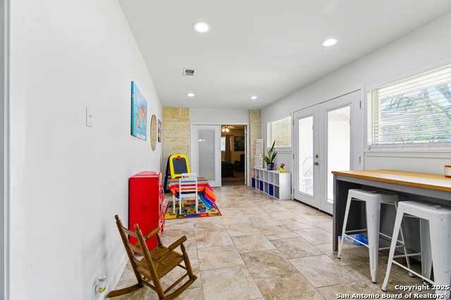 Listing photo id 9 for 614 Moorside Dr