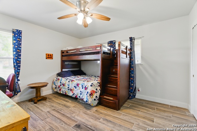 Listing photo id 15 for 614 Moorside Dr