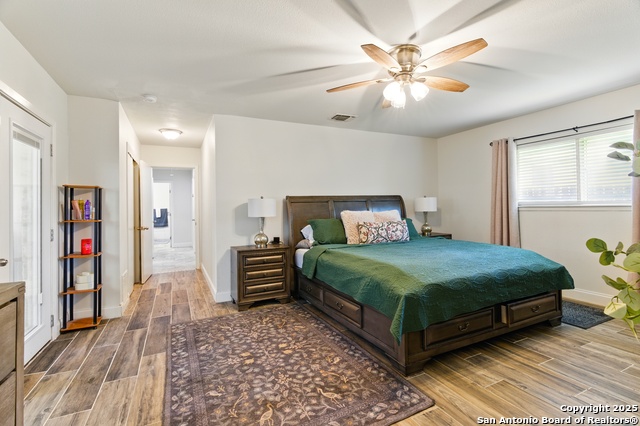 Listing photo id 19 for 614 Moorside Dr
