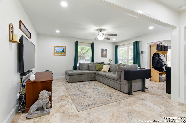 Listing photo id 2 for 614 Moorside Dr