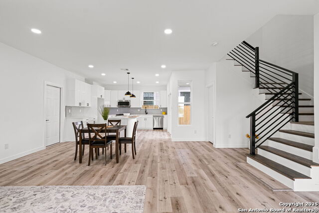 Listing photo id 9 for 430 Dreiss St Unit #1