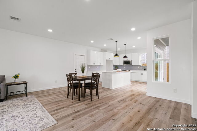Listing photo id 10 for 430 Dreiss St Unit #1