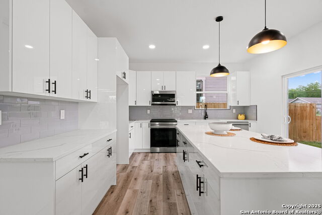 Listing photo id 13 for 430 Dreiss St Unit #1