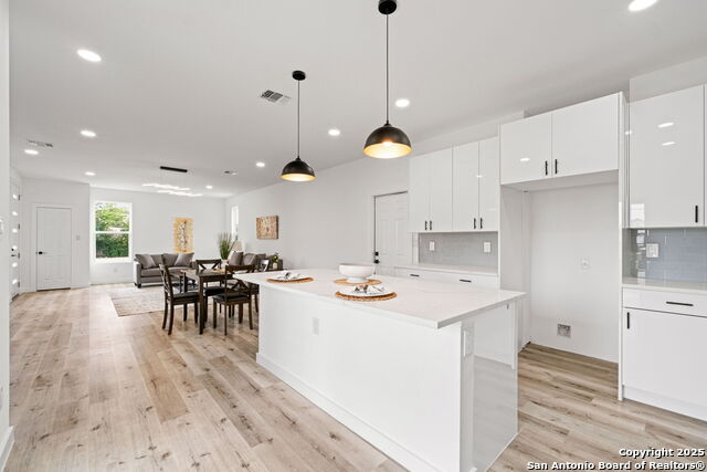Listing photo id 14 for 430 Dreiss St Unit #1
