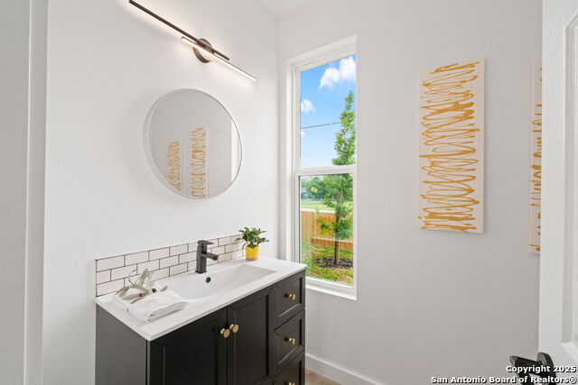 Listing photo id 16 for 430 Dreiss St Unit #1