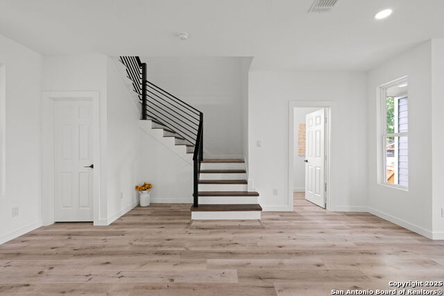 Listing photo id 17 for 430 Dreiss St Unit #1