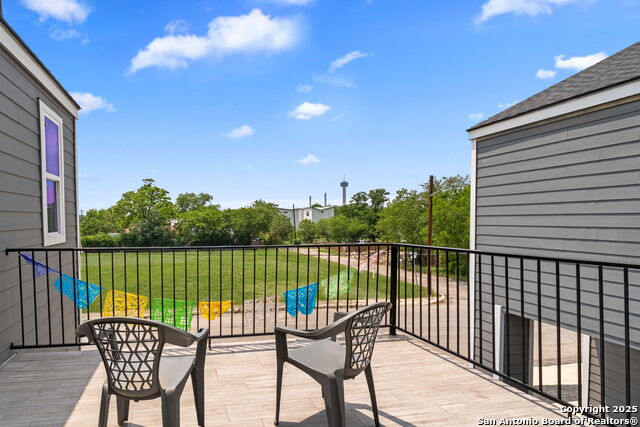 Listing photo id 0 for 430 Dreiss St Unit #1