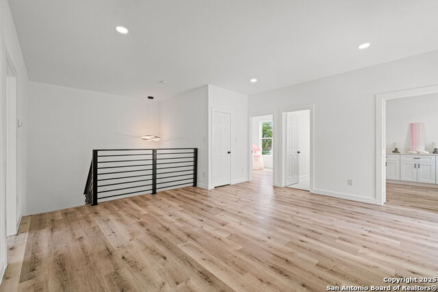 Listing photo id 18 for 430 Dreiss St Unit #1
