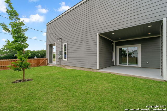 Listing photo id 34 for 430 Dreiss St Unit #1
