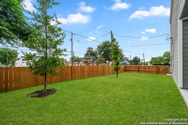 Listing photo id 35 for 430 Dreiss St Unit #1