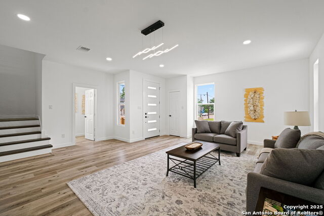 Listing photo id 6 for 430 Dreiss St Unit #1