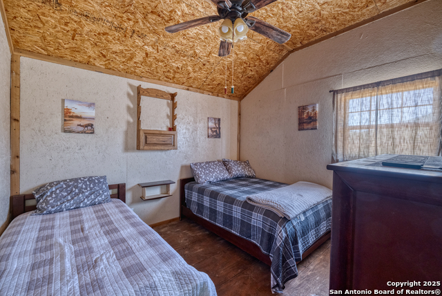 Listing photo id 7 for 1024 Sd 63005