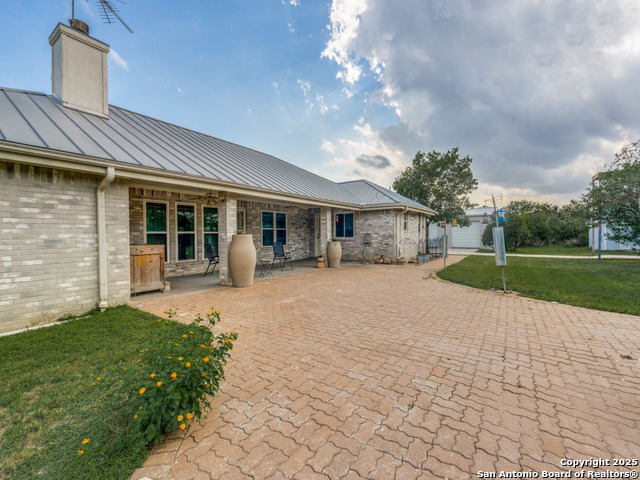 Image 21 of 29 For 2126 River Oaks