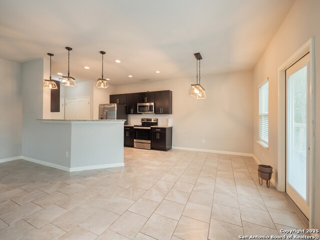 Image 10 of 39 For 120 Lakeview Ct
