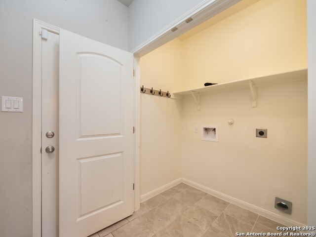 Image 13 of 39 For 120 Lakeview Ct