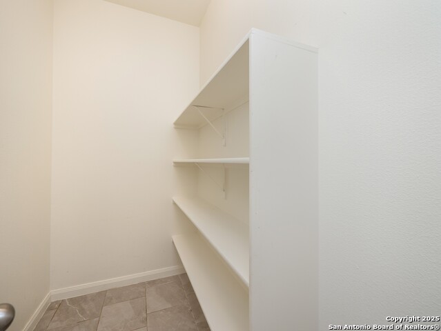 Image 14 of 39 For 120 Lakeview Ct