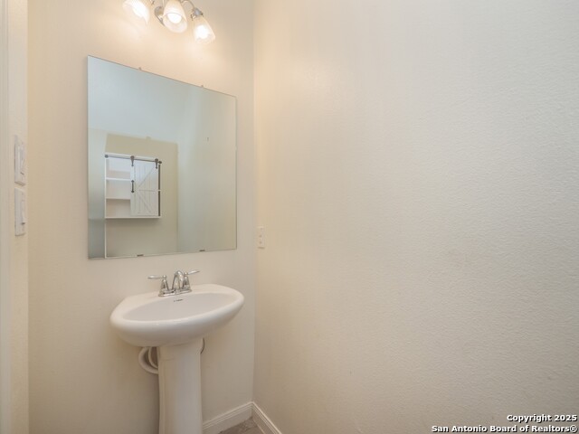 Image 15 of 39 For 120 Lakeview Ct