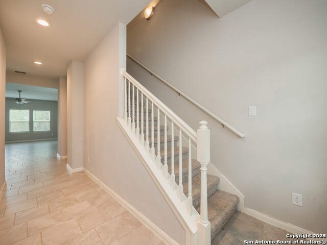 Image 16 of 39 For 120 Lakeview Ct
