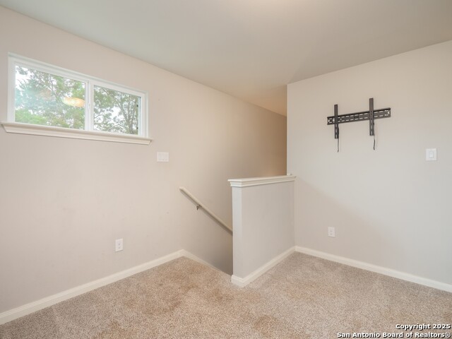 Image 17 of 39 For 120 Lakeview Ct