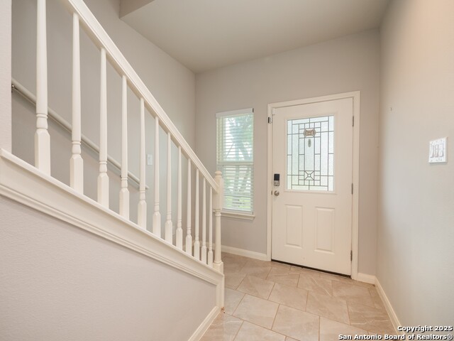 Image 3 of 39 For 120 Lakeview Ct