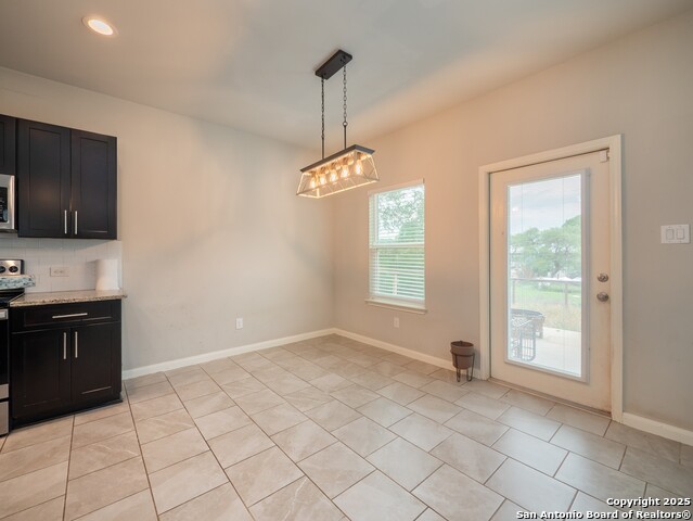 Image 7 of 39 For 120 Lakeview Ct