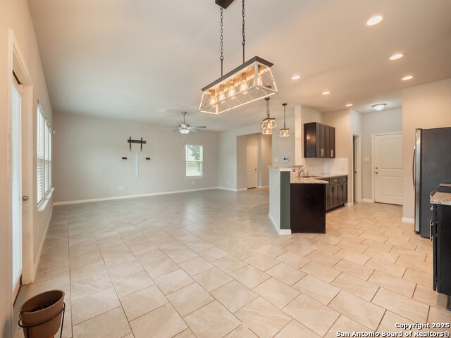 Image 9 of 39 For 120 Lakeview Ct