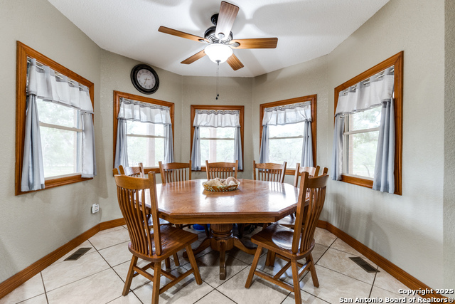 Listing photo id 11 for 1657 County Road 434