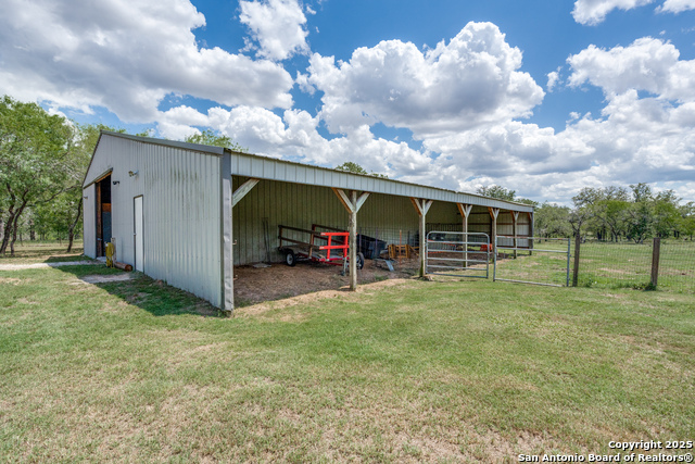 Listing photo id 34 for 1657 County Road 434