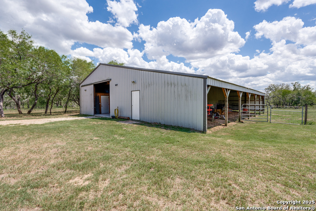 Listing photo id 35 for 1657 County Road 434
