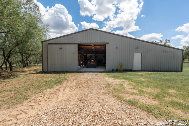 Listing photo id 36 for 1657 County Road 434