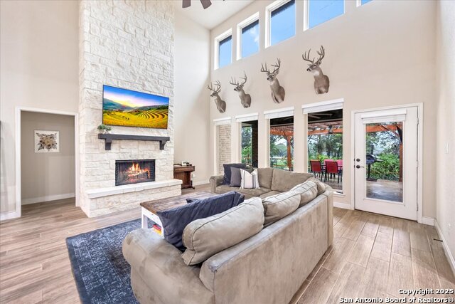 Listing photo id 9 for 627 Waratah Avenue