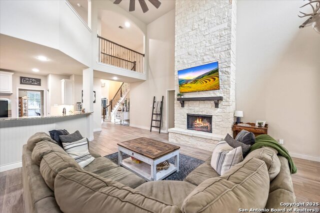 Listing photo id 11 for 627 Waratah Avenue