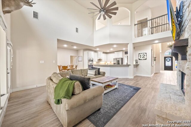 Listing photo id 13 for 627 Waratah Avenue