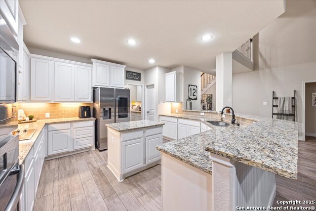 Listing photo id 14 for 627 Waratah Avenue