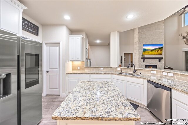 Listing photo id 16 for 627 Waratah Avenue