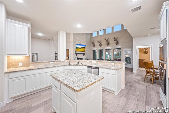 Listing photo id 17 for 627 Waratah Avenue