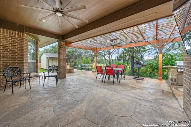 Listing photo id 0 for 627 Waratah Avenue