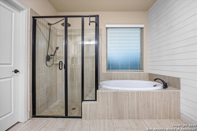 Listing photo id 25 for 627 Waratah Avenue