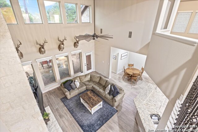 Listing photo id 31 for 627 Waratah Avenue