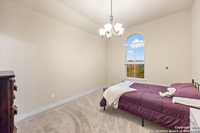 Listing photo id 36 for 627 Waratah Avenue