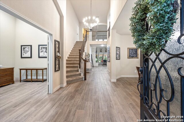 Listing photo id 2 for 627 Waratah Avenue