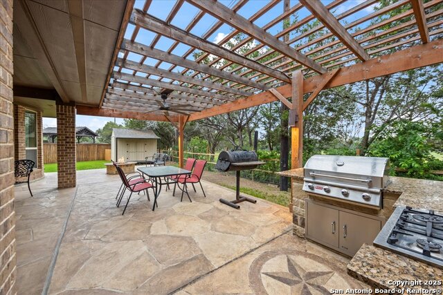 Listing photo id 42 for 627 Waratah Avenue