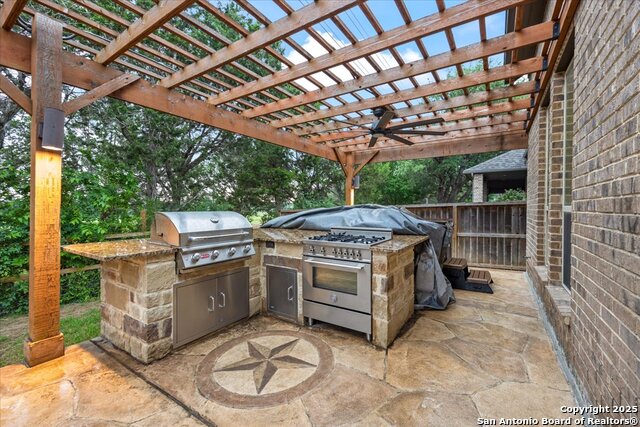 Listing photo id 43 for 627 Waratah Avenue