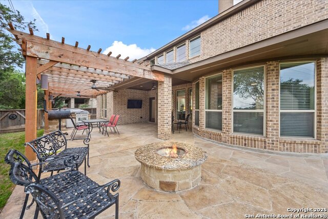 Listing photo id 44 for 627 Waratah Avenue