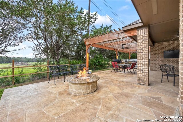 Listing photo id 45 for 627 Waratah Avenue